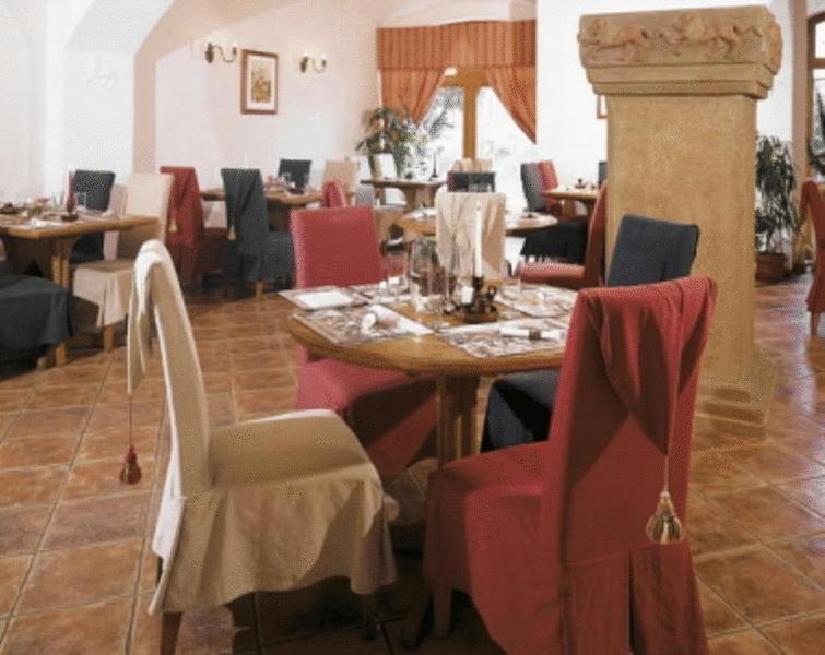 Hotel U Zlateho Lva Havlickuv Brod Exterior photo